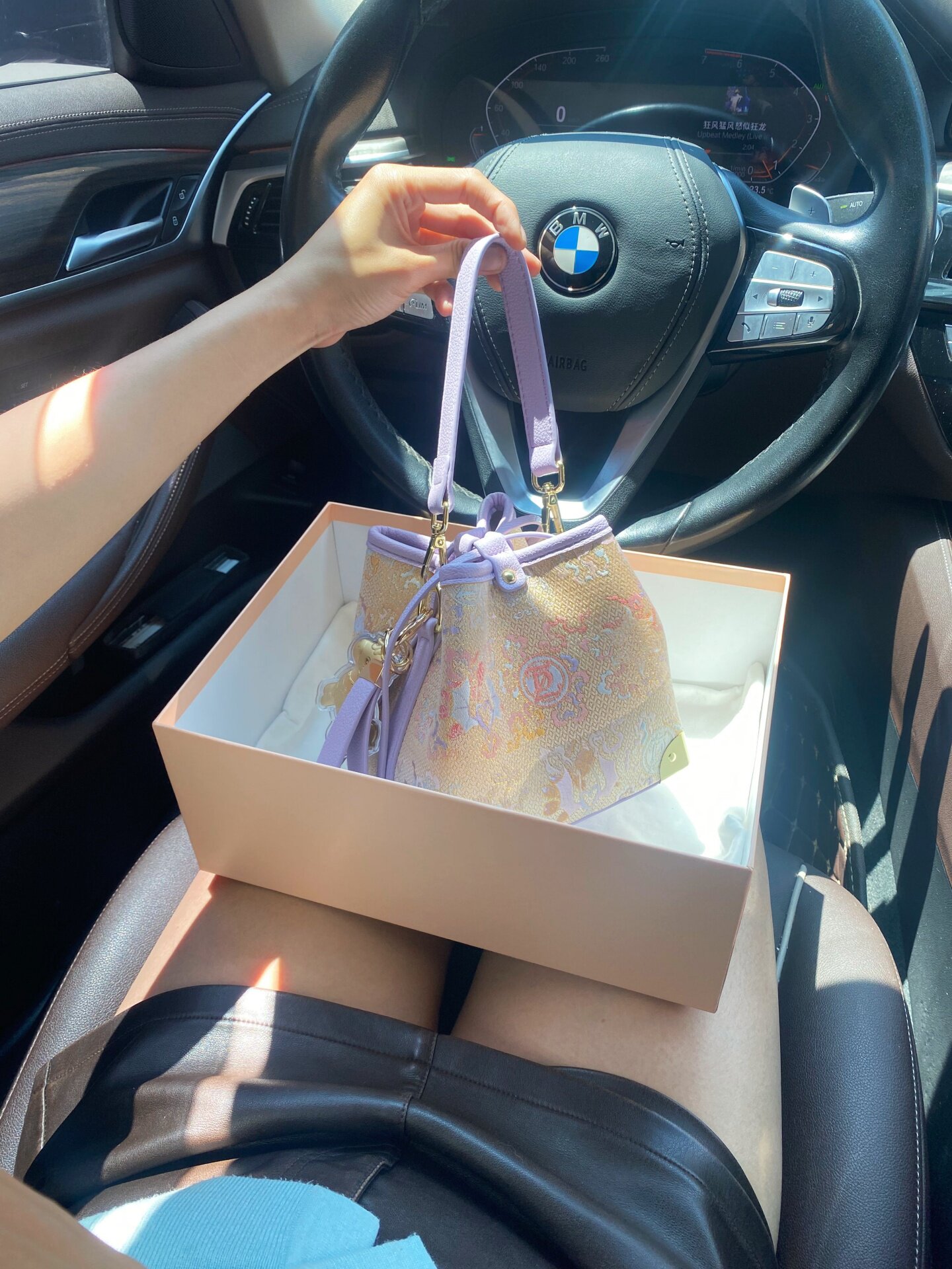 Luxuriöse und einzigartige tra – Women Bags Golden Bewertung und Preis