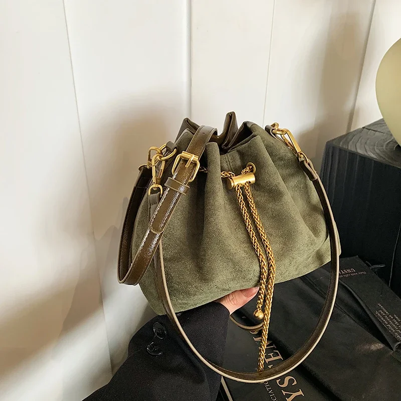 Weiche, solide Wildlederimitat – Women Bags Zara Bewertung und Preis