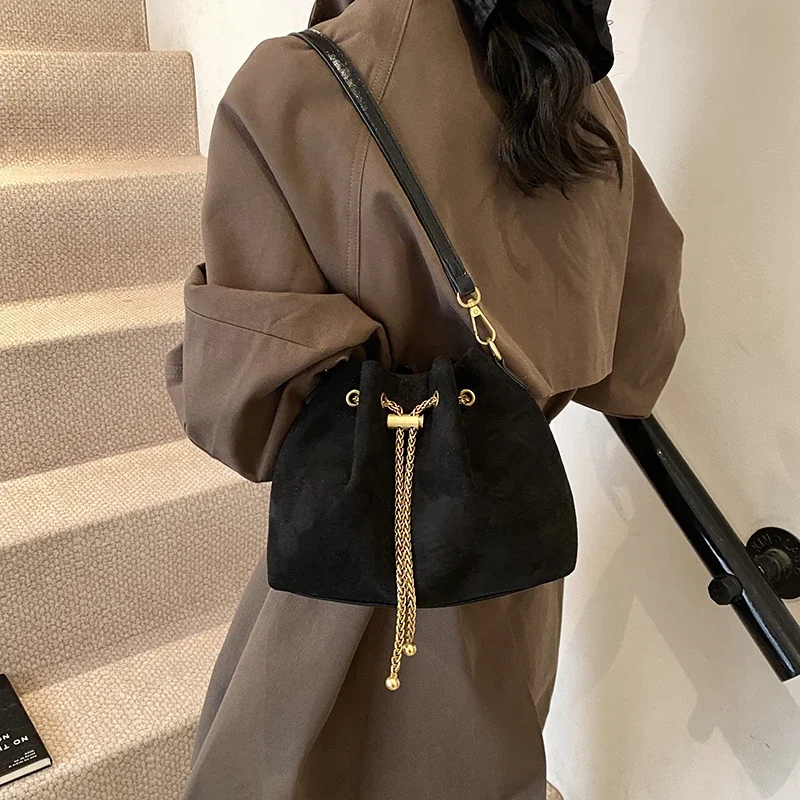 Weiche, solide Wildlederimitat – Women Bags Zara Bewertung und Preis