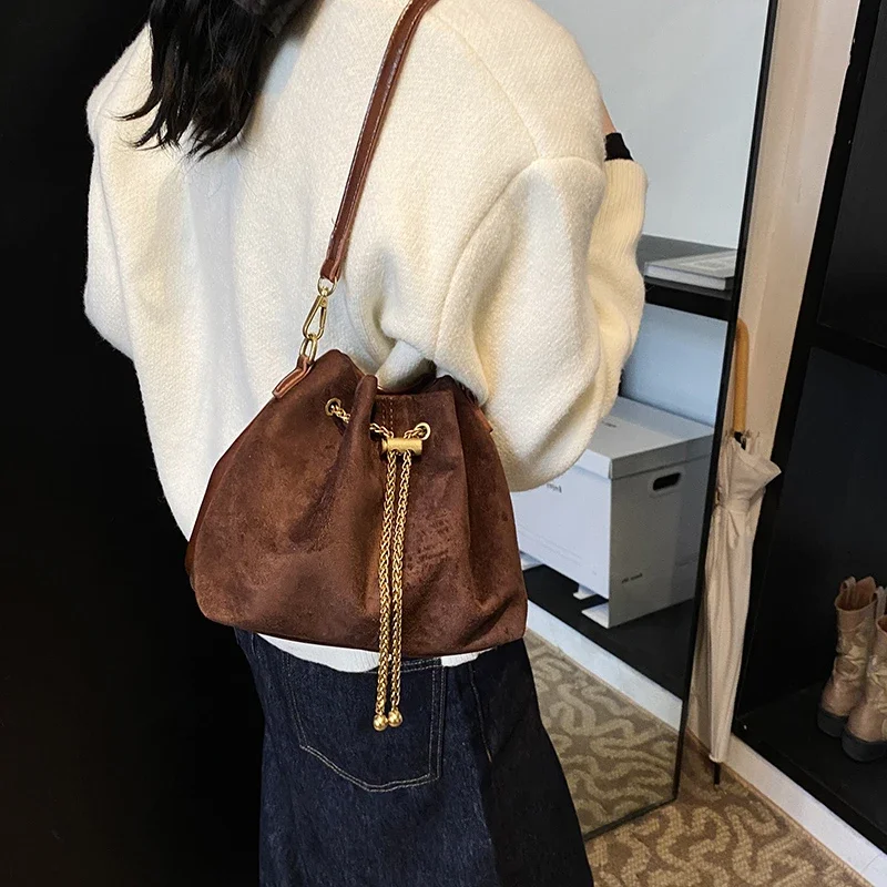 Weiche, solide Wildlederimitat – Women Bags Zara Bewertung und Preis